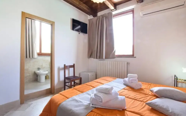 Apartment Near Mount Etna With Hot Tub