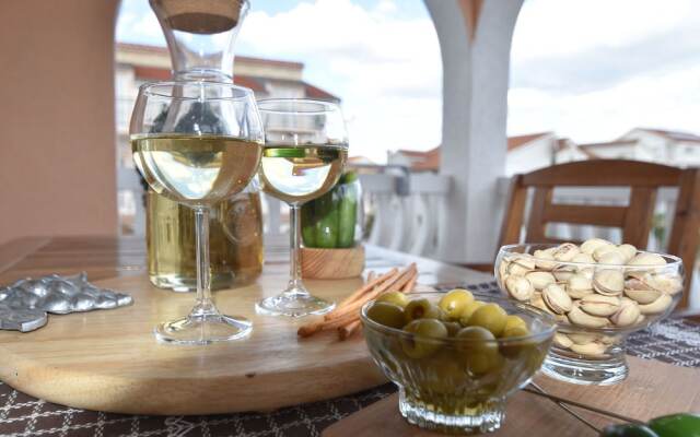 Spacious Apartment in Vodice With Garden