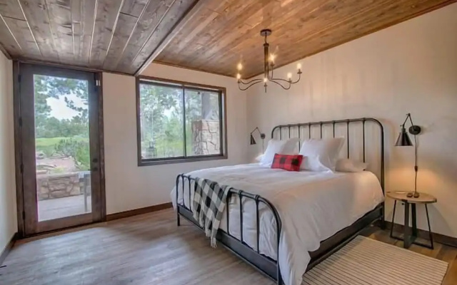 At Whispering Pines 4 Bedroom Home by RedAwning