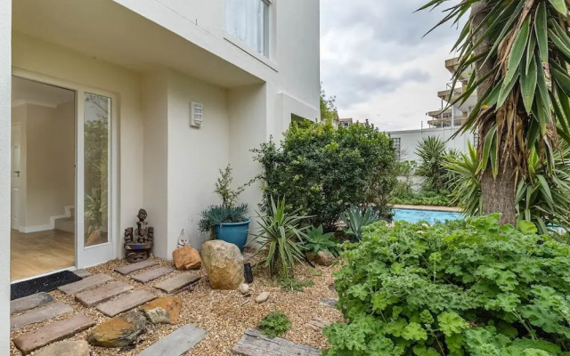 3 Bedroom Family Home - Houtbay