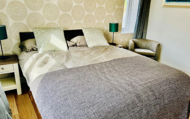 Impeccable 3-bed House in Nottingham Free Parking