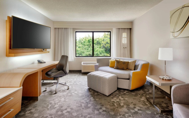 Courtyard by Marriott Charlotte Airport LoSo