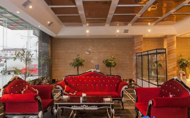 Sherlock Crystal Hotel