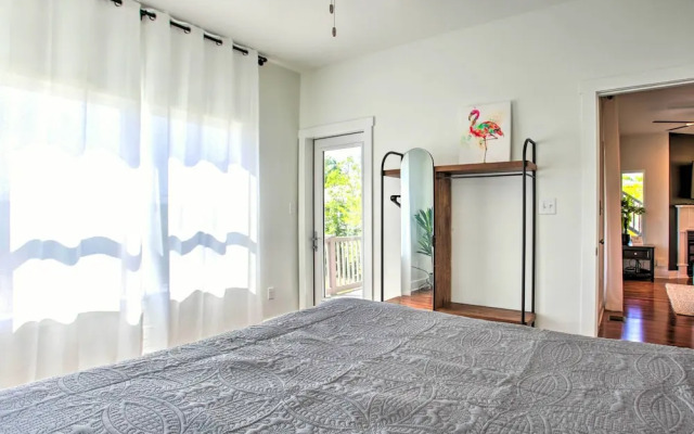 Waveland Abode w/ Patio, Walk to Beach!