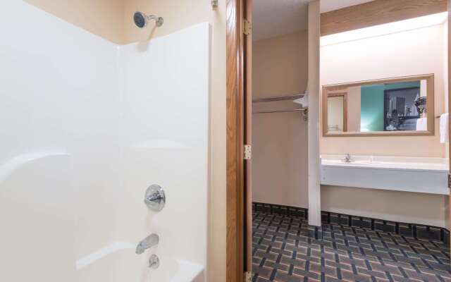 Super 8 by Wyndham Mt. Carmel IL