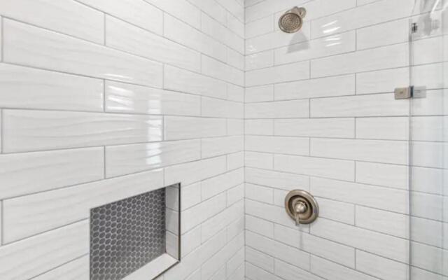 LuxuryTownhome.3Blks2Beach.E-Bikes.75”4kTV
