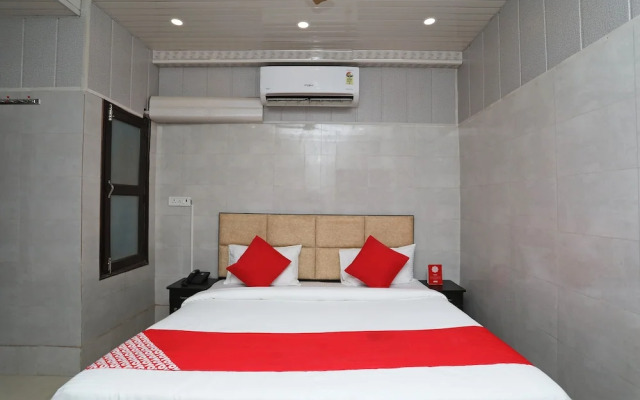 Oyo 36011 Qlark Stay