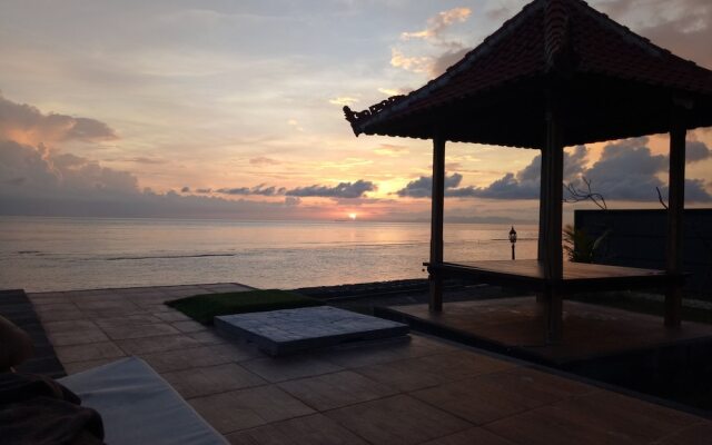 Cave Beach Bungalow