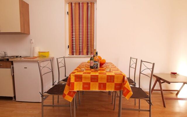 Apartment 785