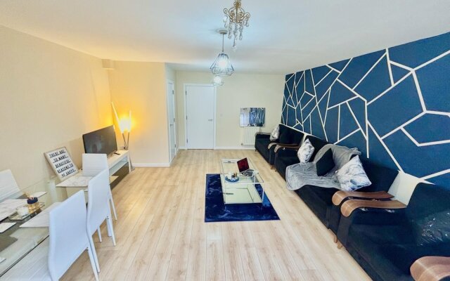 Remarkable 3-bed House in Reading