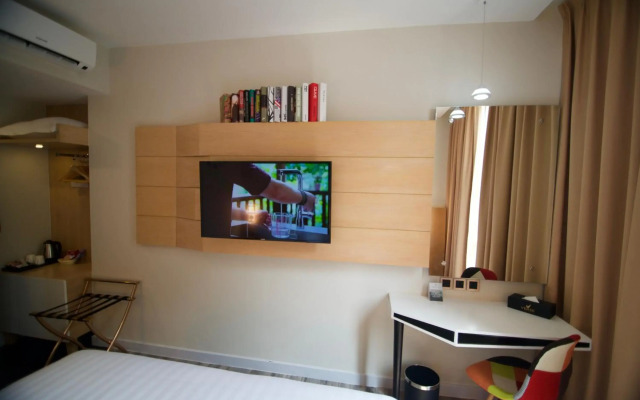 Verse Luxe Hotel Wahid Hasyim