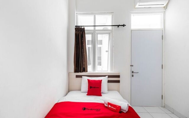 RedDoorz Syariah @ Wisma Arya 2
