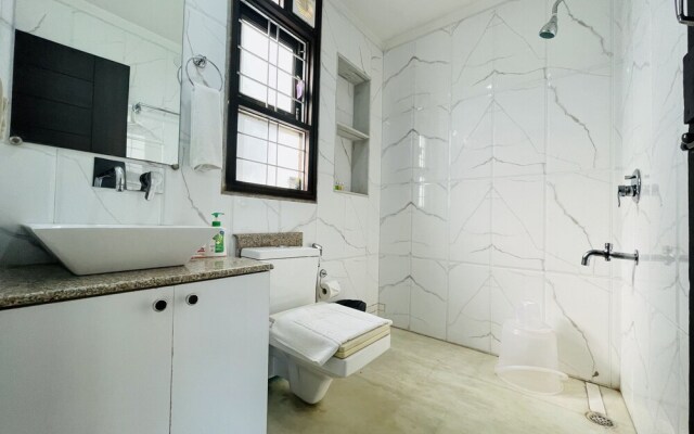 Olive Service Apartment Near Artemis