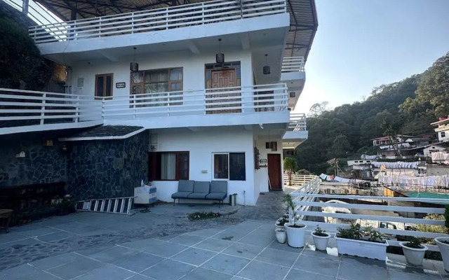 Dawn's Embrace by Oakwood