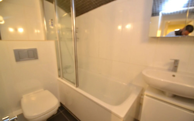 SS Property Hub - Large apartment near Hyde Park