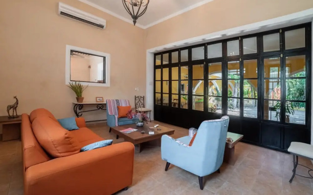 Espectacular casona con alberca y jardines