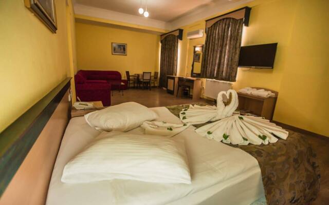 Tassaray Hotel