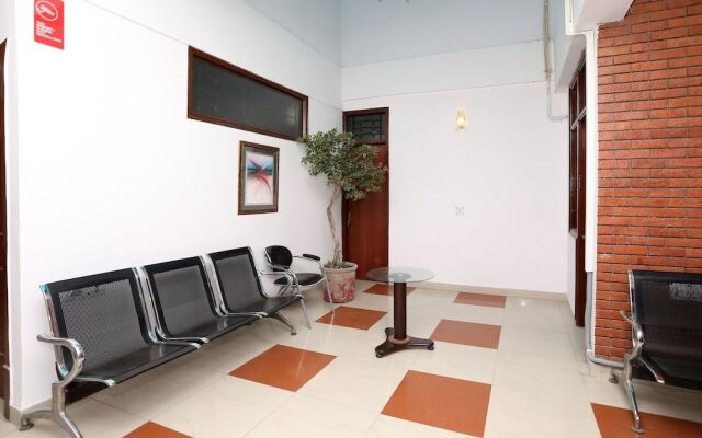 OYO 9962 Mascot Residency