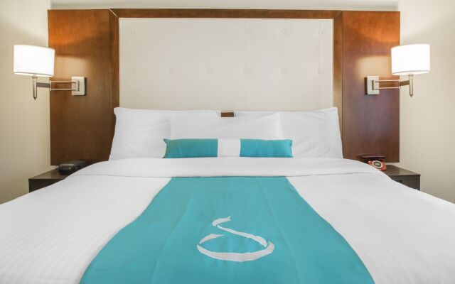Aqua Blue Hotel