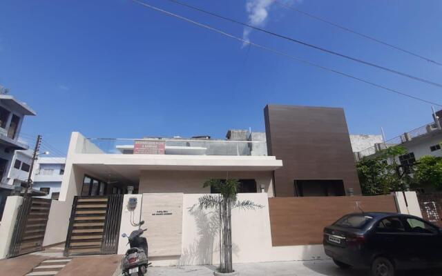 OYO 82834 Krishna Guest House