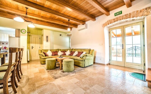 Charming Villa Only 10 Minutes Drive From the sea