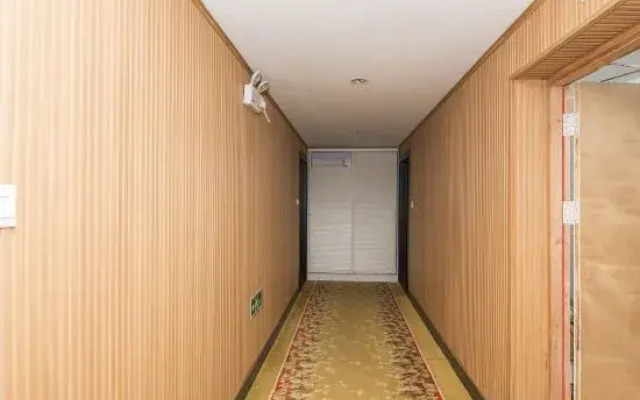 Sunshine Holiday Hotel