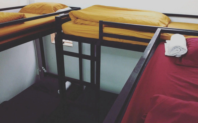 YOLO Hostel n Bar