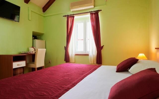 Apartment and Room Ivica