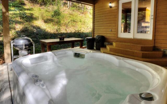 5Bedrooms*4KING BEDS*OUTSTANDING LOCATION*HotTub*