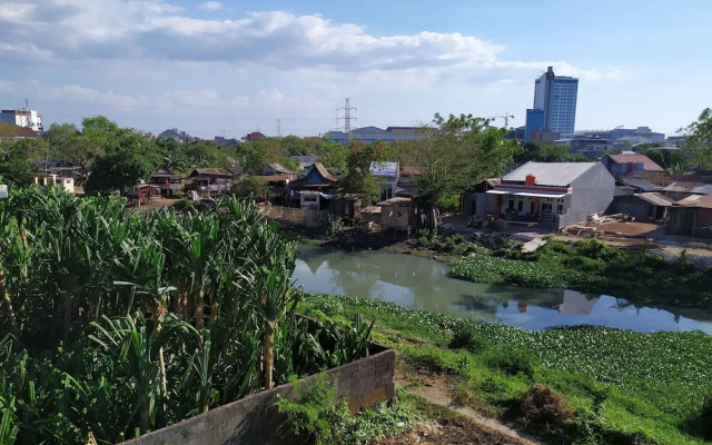 Oyo 2006 Hotel Luvio Makassar