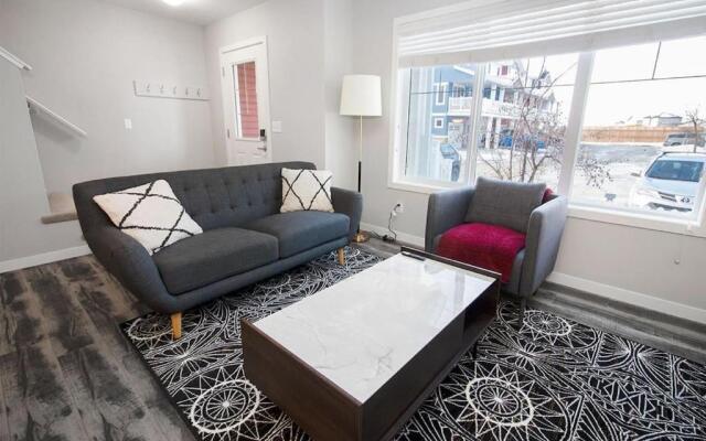 Modern and Comfortable Townhouse in South Winnipeg