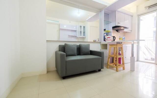 Simply Living 2BR at Bassura City Apartment