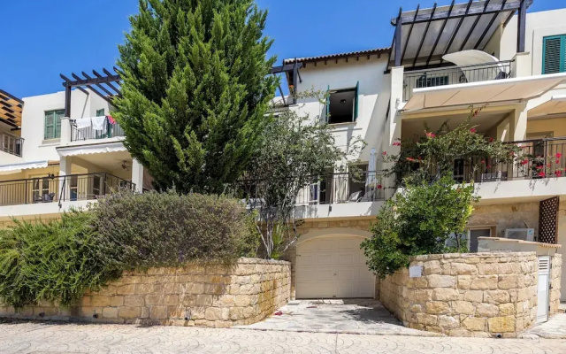 J1 Holiday House Adjacent to Aphrodite Hills - Sea View