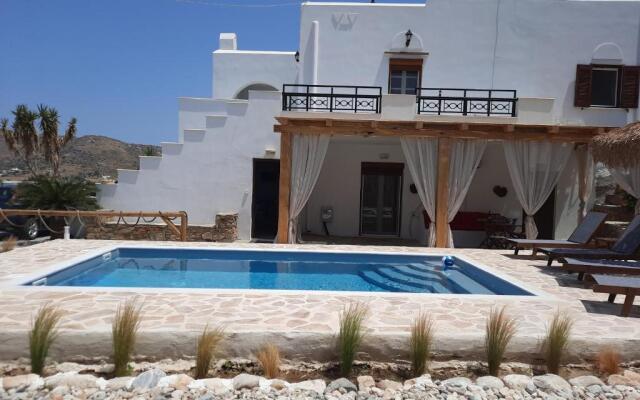 Janakos View Apartment II with Pool