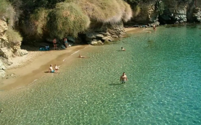 Renia Studios Standard Studio Overlooking the Swimming Pool