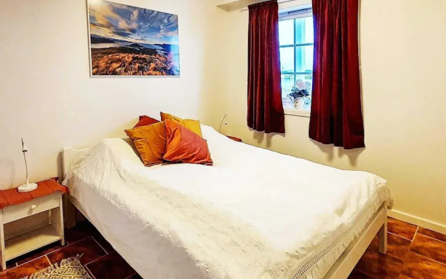 2 Person Holiday Home in Aheim