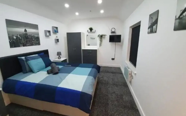 3 Bedrooms Apartments Near Town Center