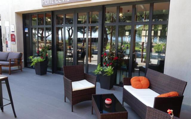 Pont Levis Hôtel By Franck Putelat