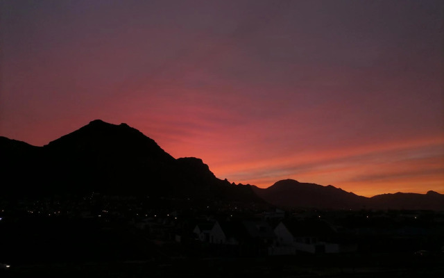 Muizenberg Mountain View Apartment