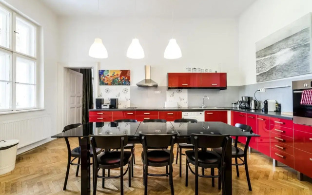 BERTA - 4 Bedrooms, 3 Baths