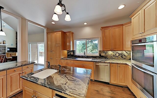 255squir 4 Bedroom Home