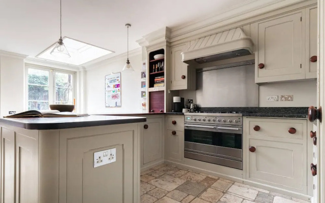 Kensington Place IV by Onefinestay