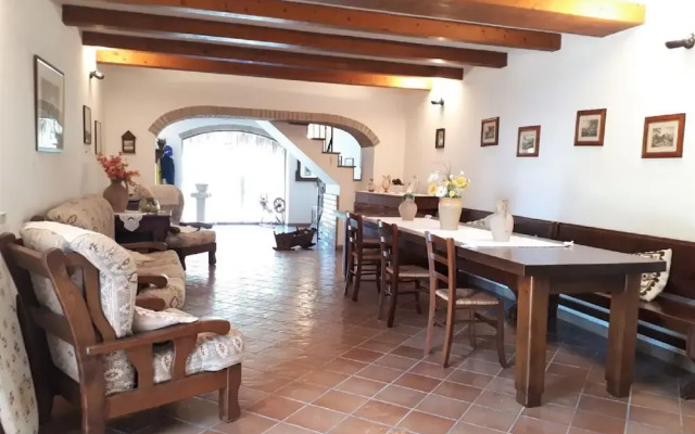 Traditional Villa in Varano With Private Garden
