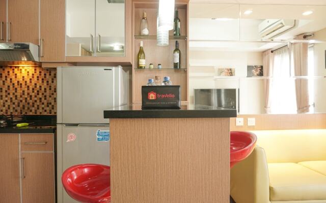 Strategic Location 1BR The Wave Apartment with City View