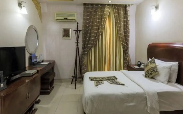 Kanon Hotel Suites