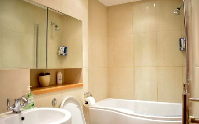 Chic Studio With Balcony Views Over Battersea Park