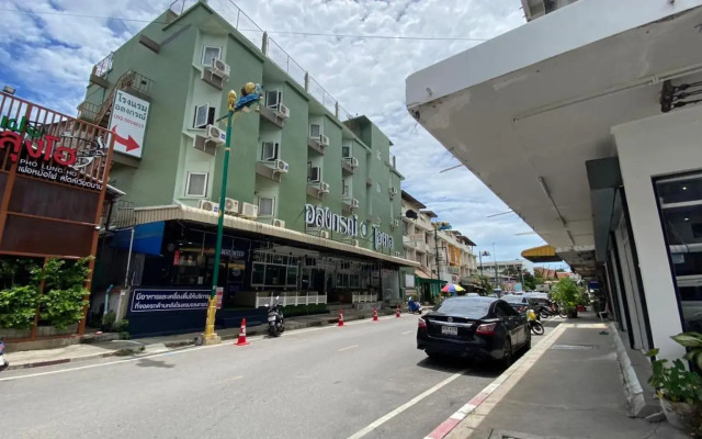 Alongkorn hotel by SB