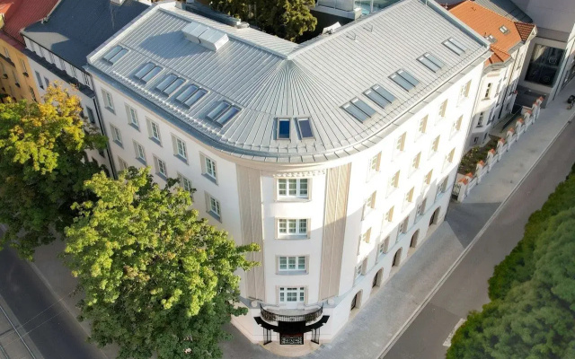 The Crown Krakow Center - Handwritten Collection ACCOR