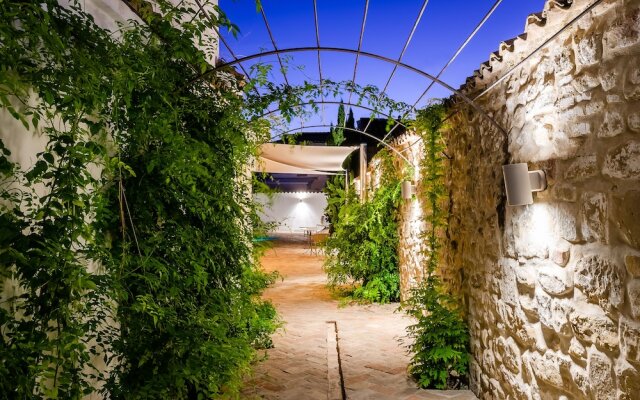 Hotel  YIT La Casona del Arco