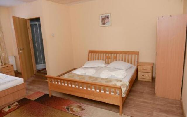 Hostel Roata Cu Noroc